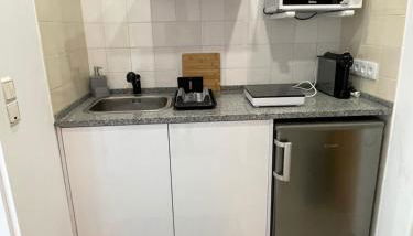 1bd Apartment close to beach - Photo 5, stove