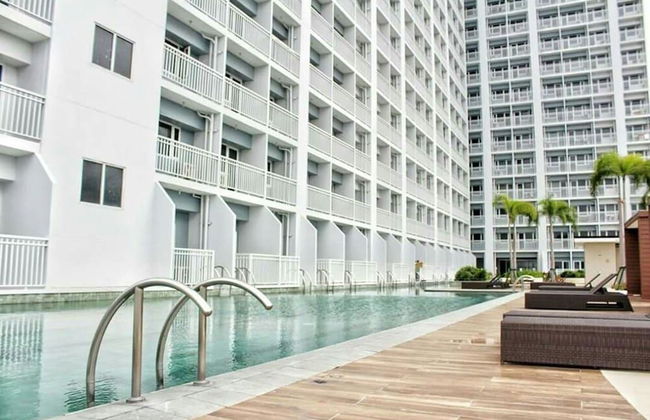 Condo Unit With Balcony in Manila - Photo 33