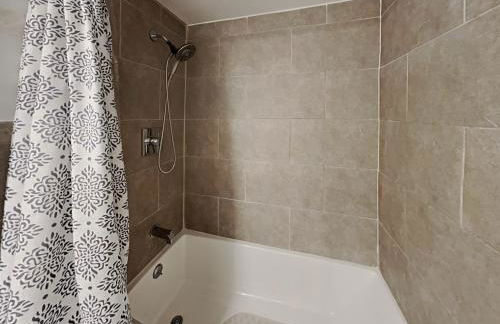 Artful Home Near Design District - Foto 33