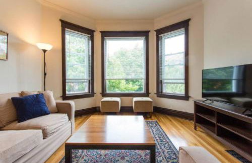 Wrigley Oasis! Steps from the Field! - 3BD 1BA - Foto 1