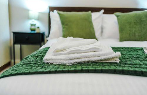 Sleek 2BR Altrincham Home Parking Near Station - Foto 30