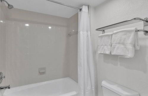 Golf and Tennis Community-Course Views-Corner Unit - Foto 25