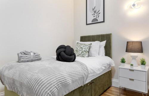 Lovely 4-BR Home In Leyton - Sleeps 14, Near Tube, Arcade, 100inchTV - Foto 55