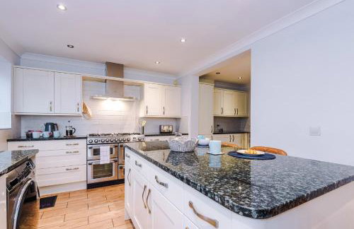 Kinship House by YourStays - Stunning Holiday Home in the Suburbs - Foto 14