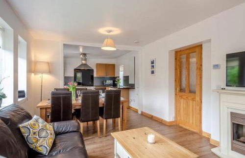 Cosy 3 bedroom home in centre of Brodick - Photo 5