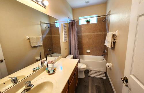 652- Spacious 5-Bedroom Villa with Pool, Spa & Scenic Lake Views - Foto 29