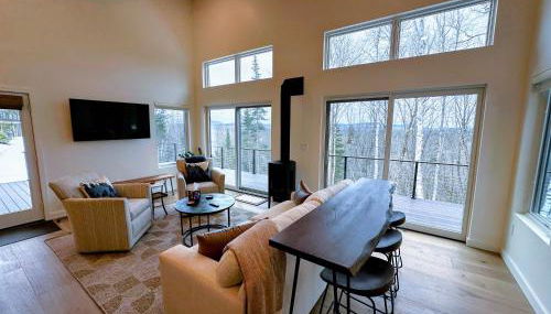 1B Contemporary cabin in magnificent setting, luxury and comfort, hot tub, AC! - Foto 5