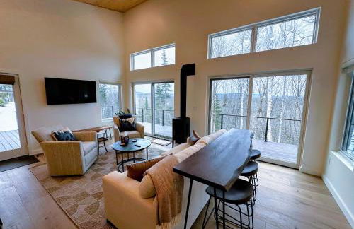 1B Contemporary cabin in magnificent setting, luxury and comfort, hot tub, AC! - Foto 5