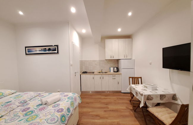 Studio Leo Apartment - Photo 7