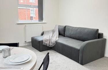 Newly Furnished Modern 2 Bedroom Flat With Free Parking in Humberstone Leicester - Foto 1