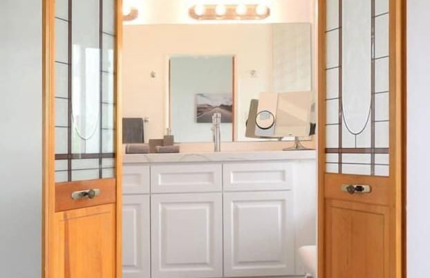 Spacious House on Melrose w Private Backyard Gym - Photo 13