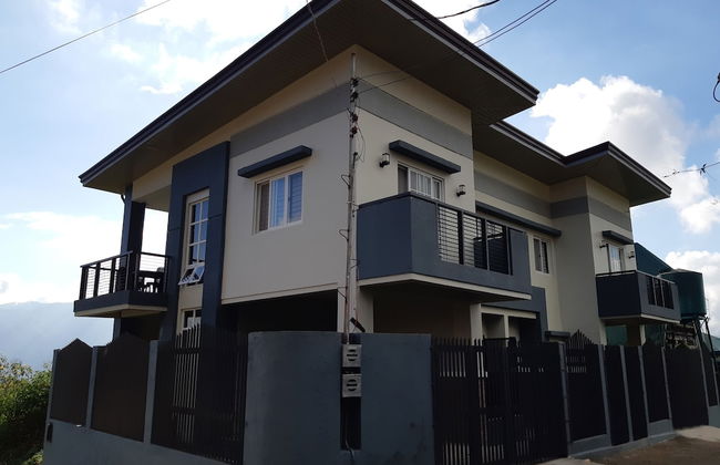 Restful 3BR Hillside Duplex - Foto 1