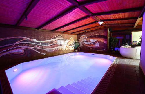 Ferienhaus mit Schwimmbad, Whirlpool & Sauna am Nürburgring - Foto 1