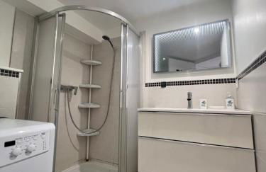 Golfe Juan - 4 People - Swimming Pool - Parking - Photo 9