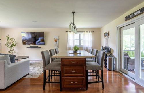 Entire Home on the water, 2 kayaks, Game room, Firepit, BBQ grill, Netflix WiFi - Foto 48