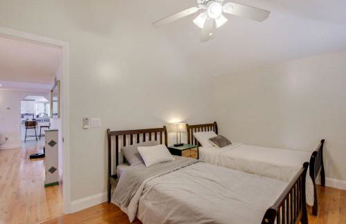 Lake Carmel Access Waterfront Home with Deck! - Foto 19