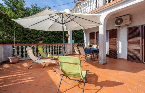 2 Bedroom Nice Apartment In Viskovo - Foto 7