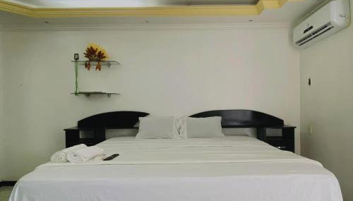 Riverfront Retreat Prime Location Apartment with Stunning Views of the RioNegro - Photo 4