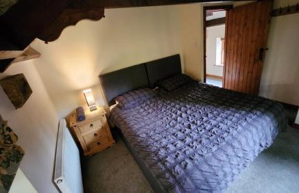 Stunning 2 Bedroom Guest House with Hot Tub - Photo 40