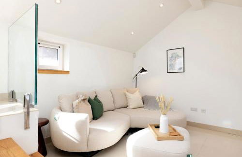 Argyl - The Foundry, A Bright One Bedroom House with Balcony - Photo 3