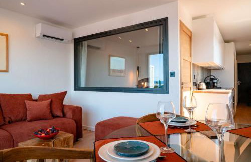 Vue Panoramique Exceptionnelle Mer, Montagne et Village l T2 Luxueux - Foto 8