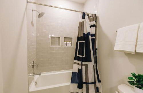 Birdsong Bungalow - Hot Tub, Game Room, Fire Pit - Foto 46