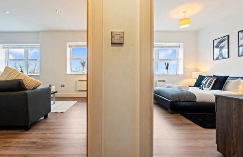 Luxury 1-Bed Apartment in JQ, Sleeps 3, Parking & Netflix, Ideal for contractors - Foto 16