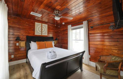 Urban Loft - City Center Walk to Everything - Photo 21