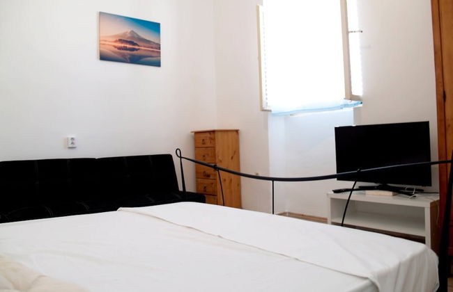 Step Away From The Beach 1-bedroom Apartment Lolov - Photo 5