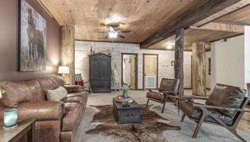 The Log Palace Private Guest Suite 2 Bedroom Cabin by RedAwning - Foto 4