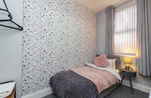 Beachfront Apartment 3 Bedrooms Sleeps 7 - Gateway to the Lake District - Newly Refurbished - Foto 8