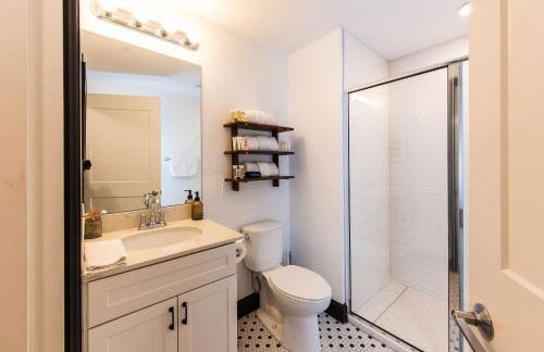 Luxury Downtown Apt with Parking, Gym, and Lap Pool - Foto 4