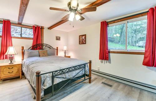 Lake-View Cabin with Furnished Deck in Hadley! - Foto 10