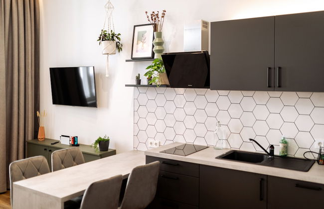 Urban Jungle Apartments - Photo 40