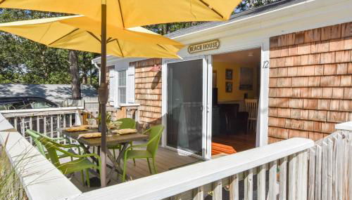 Cottage w Private Association Pool - Photo 2