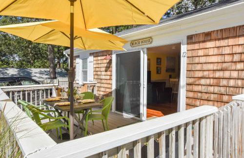 Cottage w Private Association Pool - Photo 2