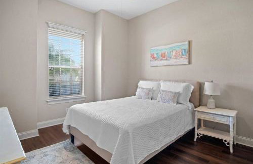 Luxury Heated Pool Home, Hot tub, King bed suite - Foto 26