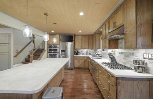 Luxurious Poconos Retreat - Hot Tub, Sauna, Games - Foto 11