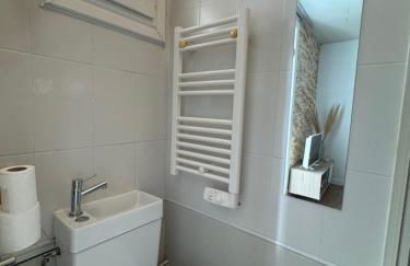 Studio lumineux avec balcon - Calme et idéal - Foto 4