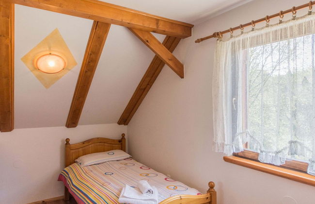 Adorable Home With Pool & Hot Tub Surrounded by Beautiful Nature - Photo 4