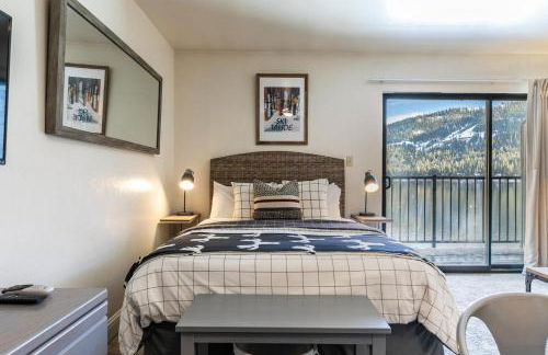 Beautiful Deluxe Studio w/Lake View #245 at Donner Lake Village - Foto 1