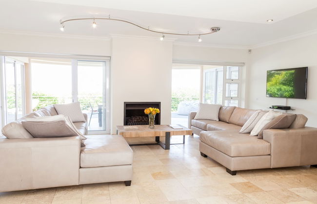 Bay Vista Villa - Photo 11