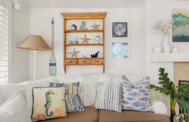 Shoreline Villa by Avantstay Steps to the Beach, Bay, & Pier! - Photo 9