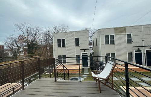 LUX Spacious Townhouse 4BR in DC - Photo 39