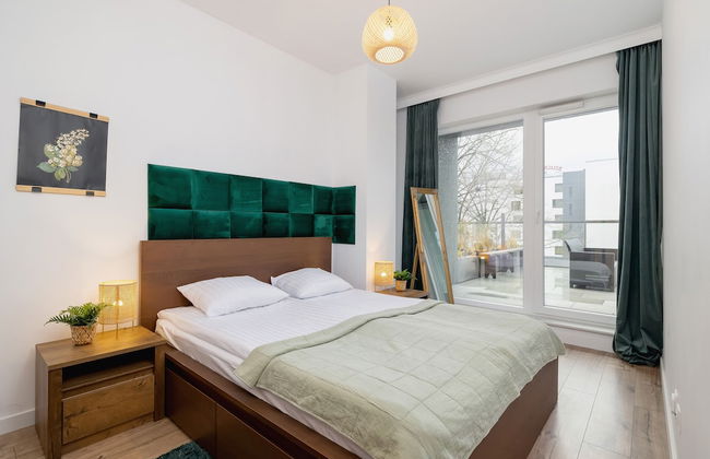 Apartment With Large Balcony by Renters - Photo 8