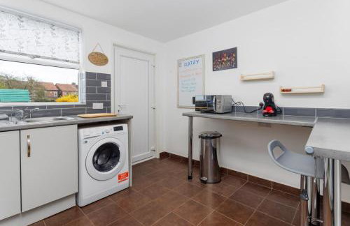 Flatzy - Sleeps 16 Near Football Ground & Ping Pong Table - Foto 29