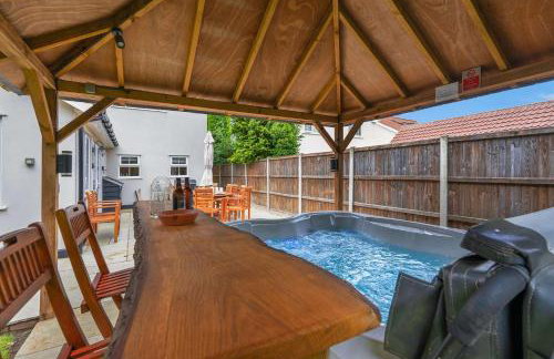 Seven Space - 7 Bedroom Home with Large Garden & Hot Tub - Foto 2