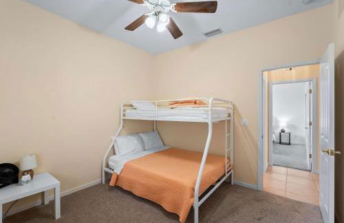 Tranquil & Spacious Family Retreat Swimming Pool - Foto 30