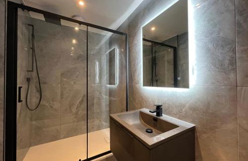 Starlight Lodge - 4 bedroom Barn with Hot Tub! - Foto 5