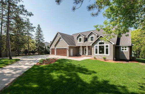 Immerse in Luxury Grand 5BR Lakefront Haven Views - Foto 45